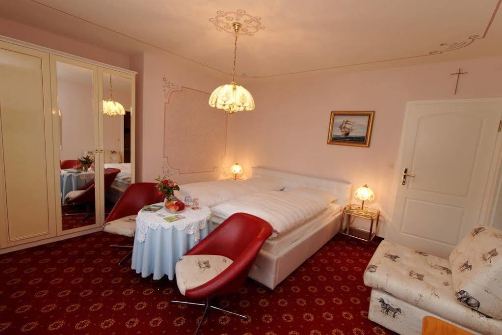 Hotel Garni Regina Gössweinstein Exterior foto